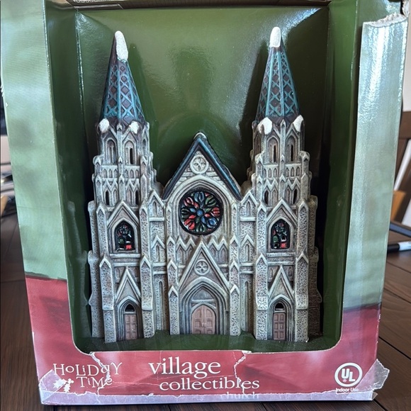 Holiday Time 2004 Village Collectible Lighted Cathedral Church New - Picture 1 of 9